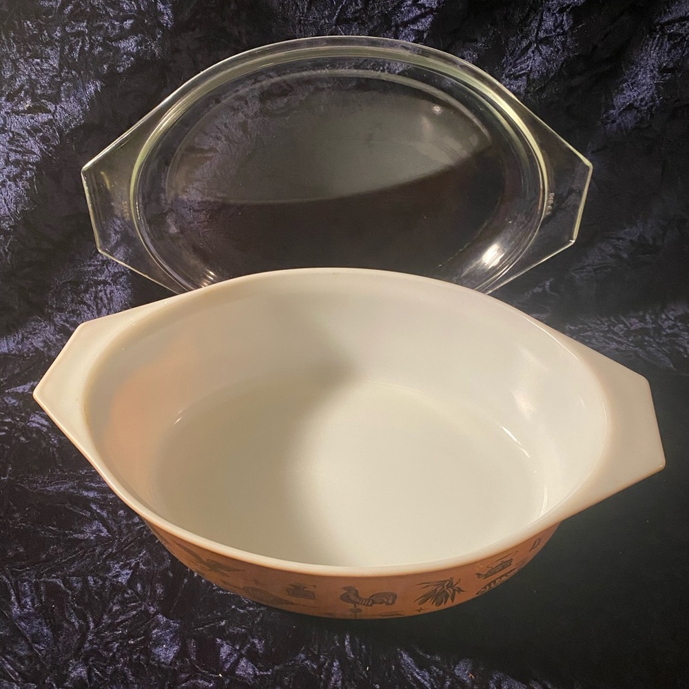 Pyrex 45 2 1/2 qt Early American Vintage Pattern Kitchen Collectible - Picture 2 of 4